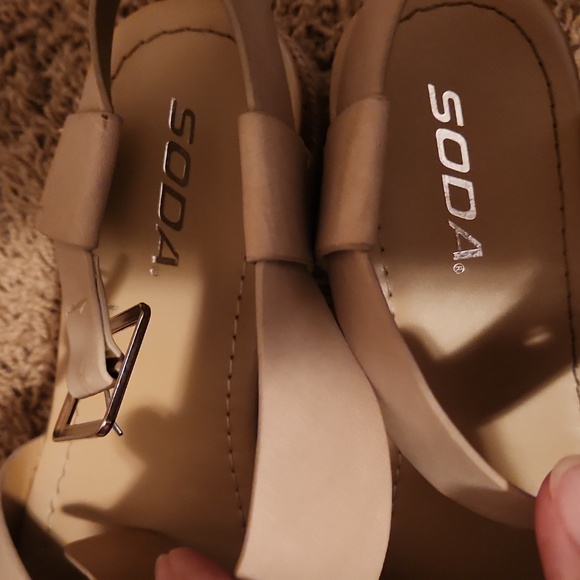 Women's Beige Platform Sandals Size 7.5 - Picture 13 of 13